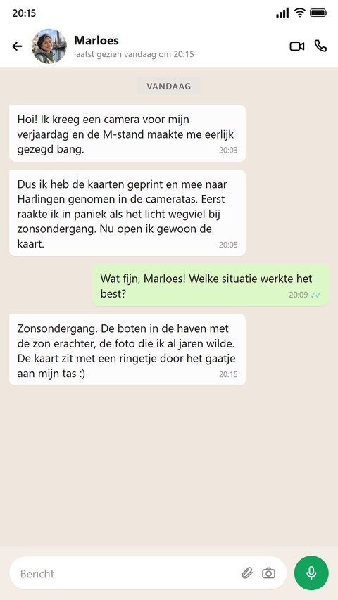 Iemand printte de kaarten en nam ze mee in de cameratas
